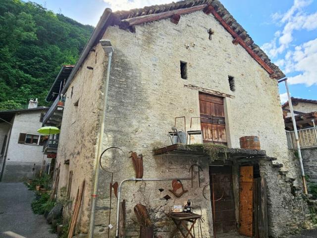 RUSTICO DA RISTRUTTURARE A GNOSCA