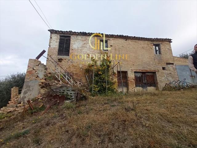 Rustico da ristrutturare, Acquaviva Picena periferia