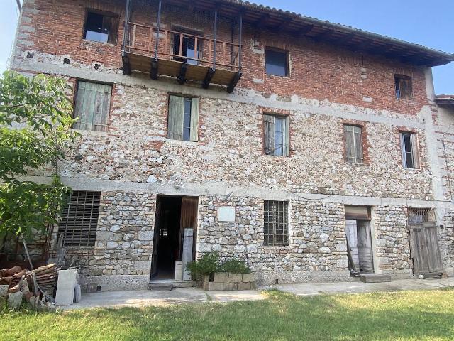 Rustico da ristrutturare in vendita a Tavagnacco, ADEGLIACCO