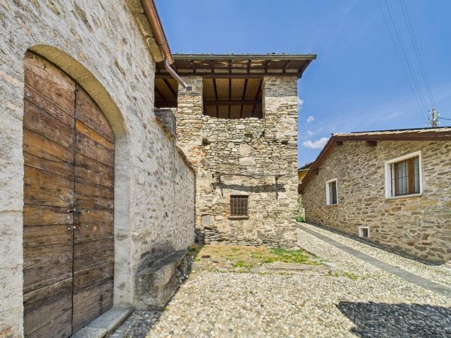 Rustico da ristrutturare nel cuore di Torricella/Con splendida vista sui paesi e sulle montagne Ottimo investimento