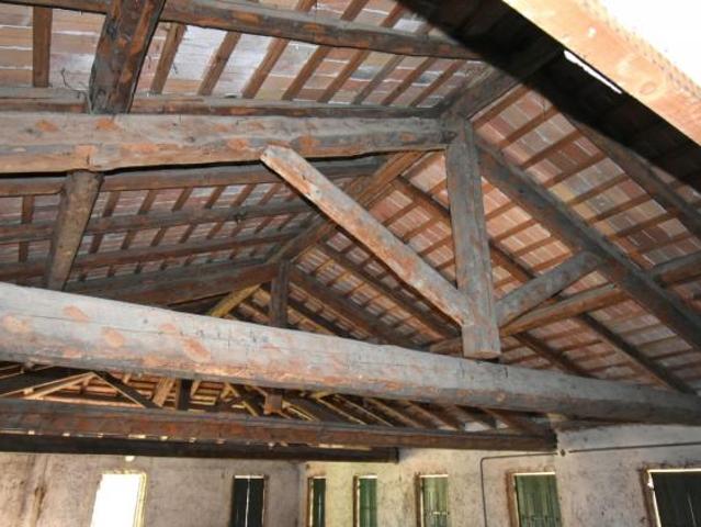 RUSTICO di 10 vani e di 500 mq VAZZOLA rif. RG44_9