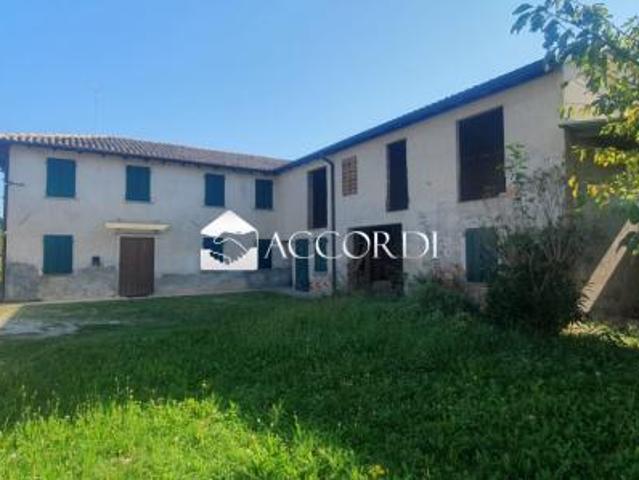 RUSTICO di 6 vani e di 240 mq MONTEBELLUNA rif. RR673