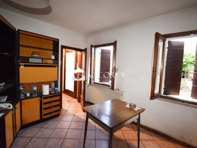RUSTICO di 7 vani e di 196 mq PAESE rif. SW36_4