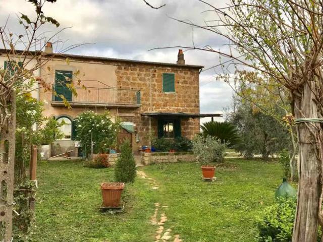 RUSTICO di 7 vani e di 200 mq SORANO rif. POD.SOV
