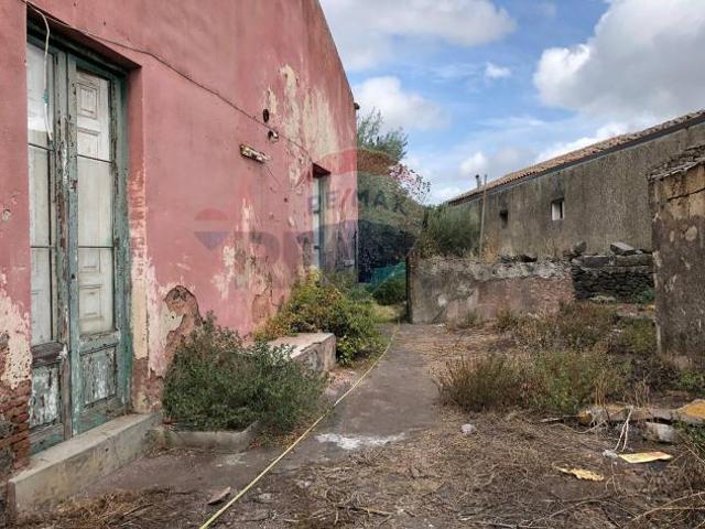 Rustico in vendita a Tremestieri Etneo