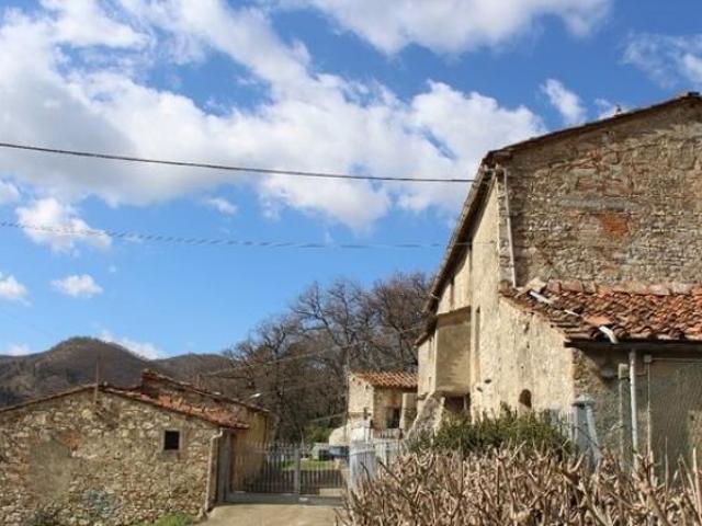 Rustico in vendita a Vaiano