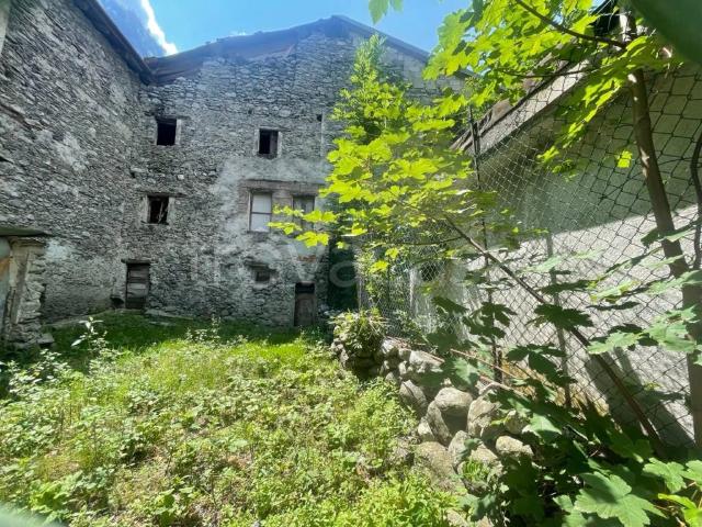 Rustico in vendita a Val Masino via Sasso Remenno
