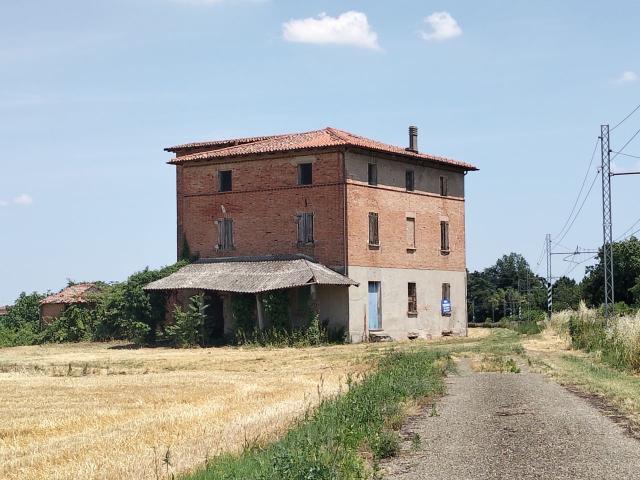 RUSTICO in VENDITA a VALSAMOGGIA crespellano di 8 vani