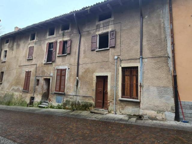 Rustico in vendita a Varese