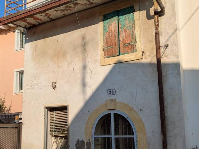 Rustico in vendita a Verona, Quinzano