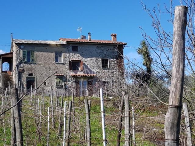 Rustico in vendita a Vezzano Ligure