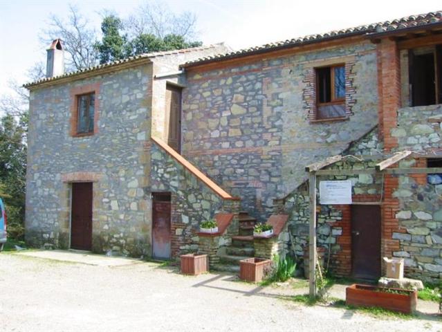 RUSTICO in VENDITA a VITERBO CENTRO di 12 vani