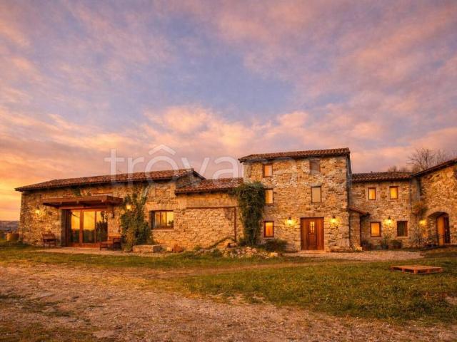 Rustico in vendita a Zugliano via Monte Cucco, 9