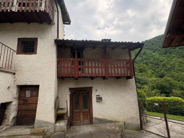 Rustico in vendita a Adrara San Martino