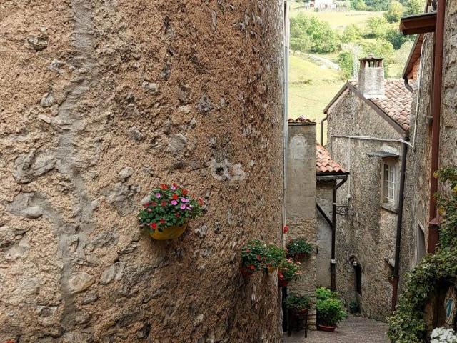 Rustico in vendita a Adrara San Rocco