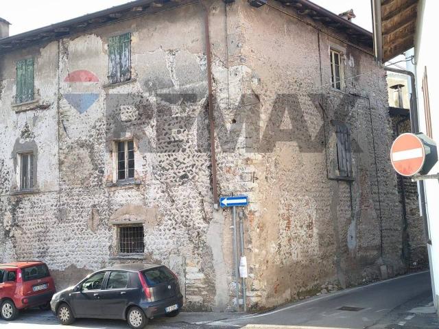 Rustico in vendita a Alzano Lombardo