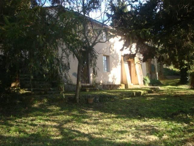 Rustico in vendita a Arsina Lucca in Da ristrutturare composto da 12vani