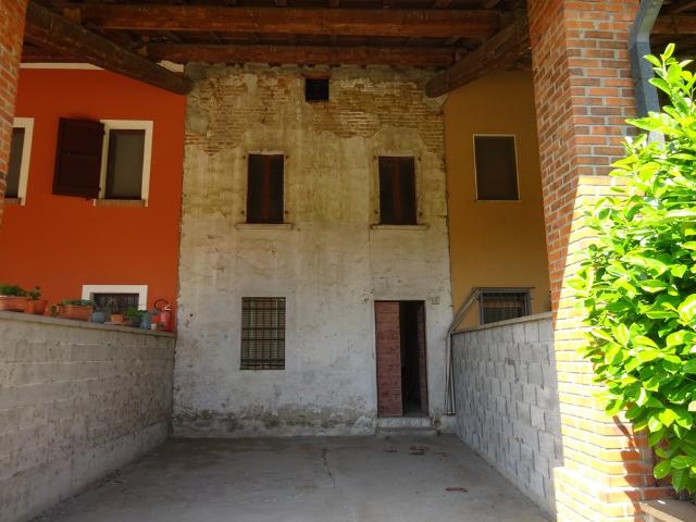 RUSTICO in VENDITA a BORGO SAN GIACOMO di 3 vani