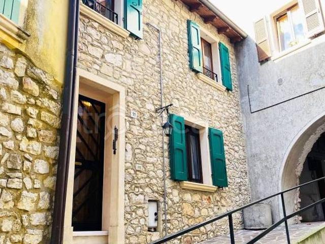Rustico in vendita a Brenzone sul Garda