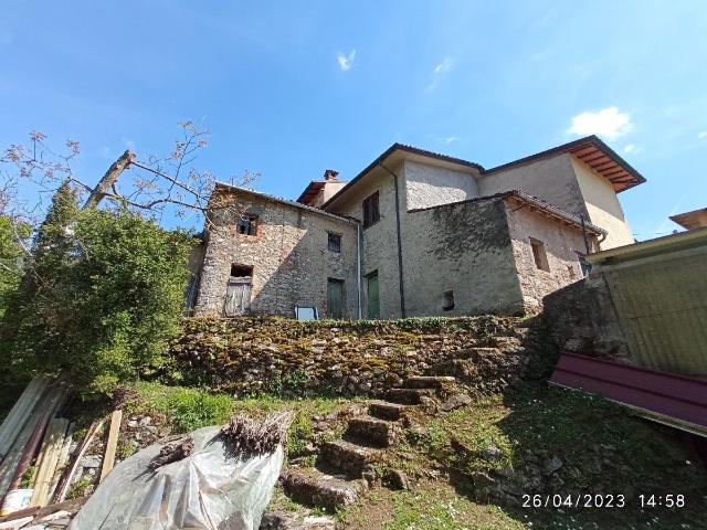 RUSTICO in VENDITA a CAMAIORE di 3 vani