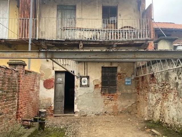 Rustico in vendita a Caluso via Vittorio Veneto