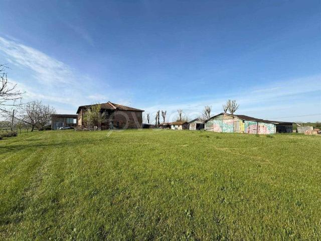 Rustico in vendita a Calderara di Reno