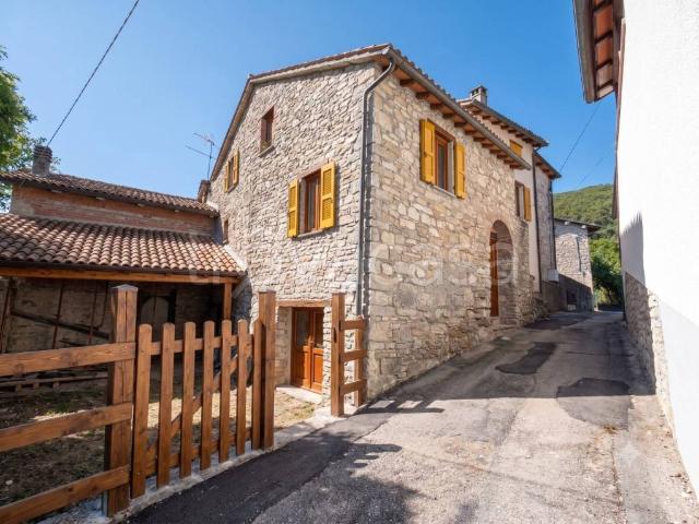 Rustico in vendita a Calestano via Ronzano, 33