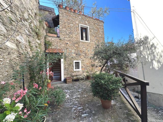 Rustico in vendita a Castelvecchio di Rocca Barbena, Vecersio