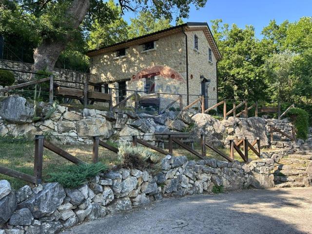 Rustico in vendita a Castel San Vincenzo
