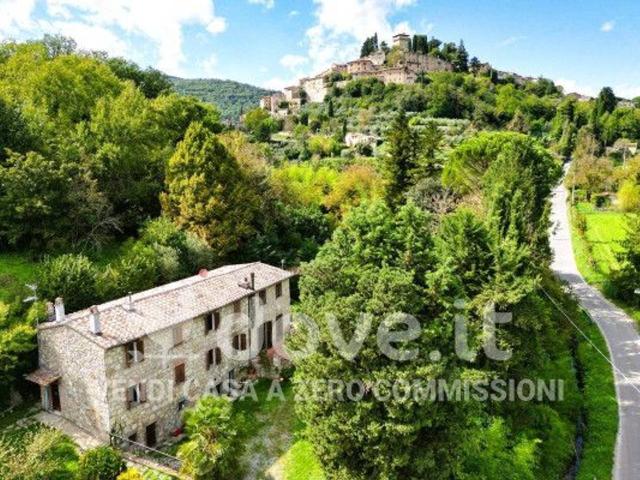 Rustico in vendita a Cetona