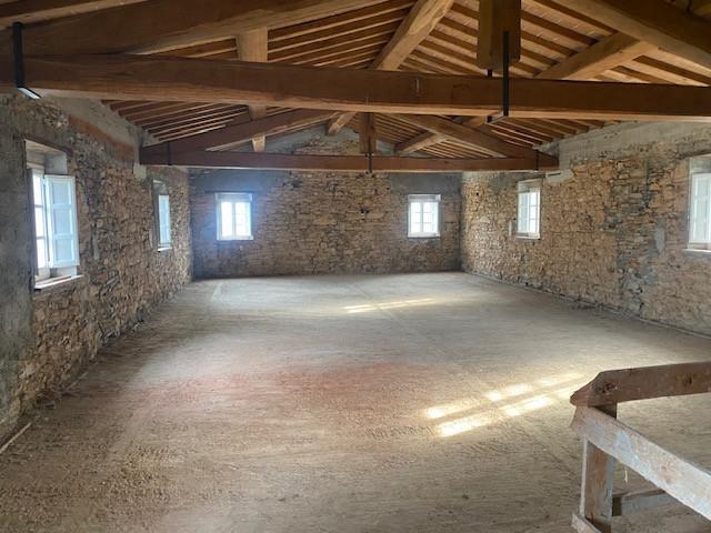 Rustico in vendita a Colline Lucca in Da ristrutturare composto da 7vani