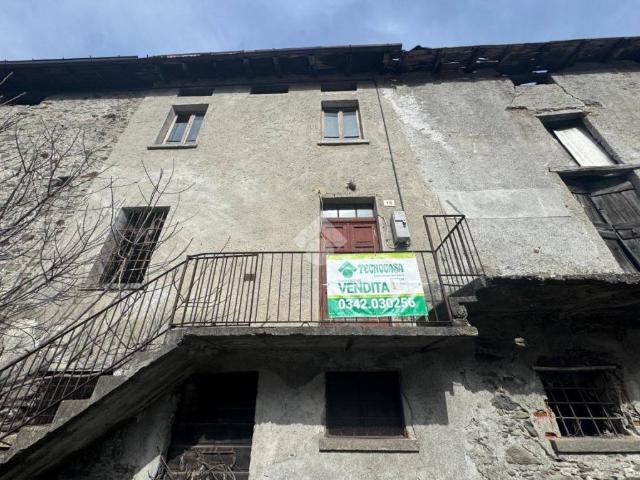 Rustico in vendita a Colorina via Nazionale, 18