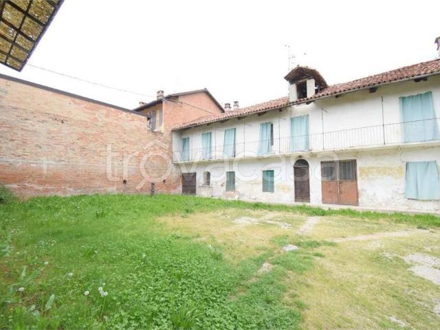 Rustico in vendita a Corneliano d'Alba