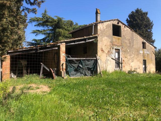Rustico in vendita a Corniola Empoli in Da ristrutturare composto da 12vani