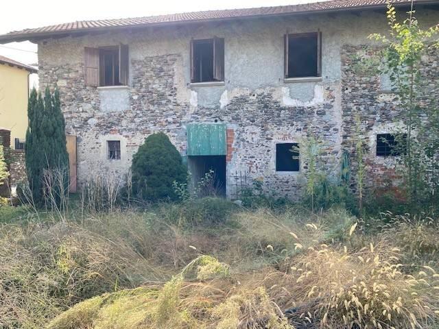 Rustico in vendita a Fontaneto d'Agogna via Dante Alighieri, 7