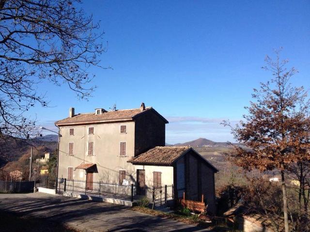 Rustico in vendita a Gropparello