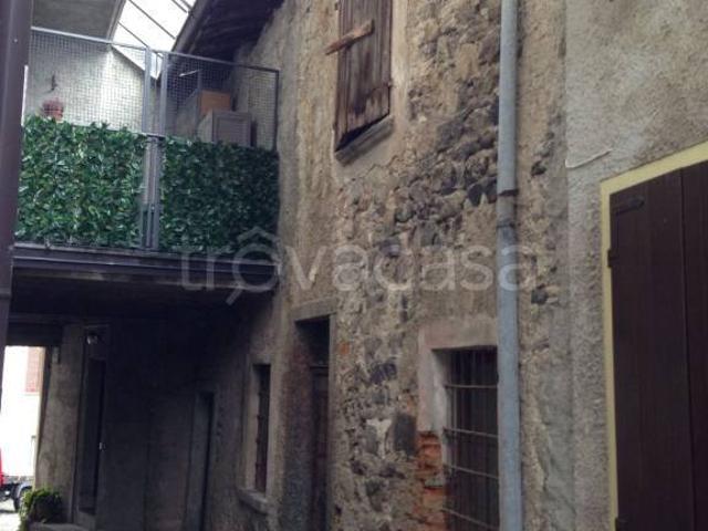 Rustico in vendita a Lierna via Sornico