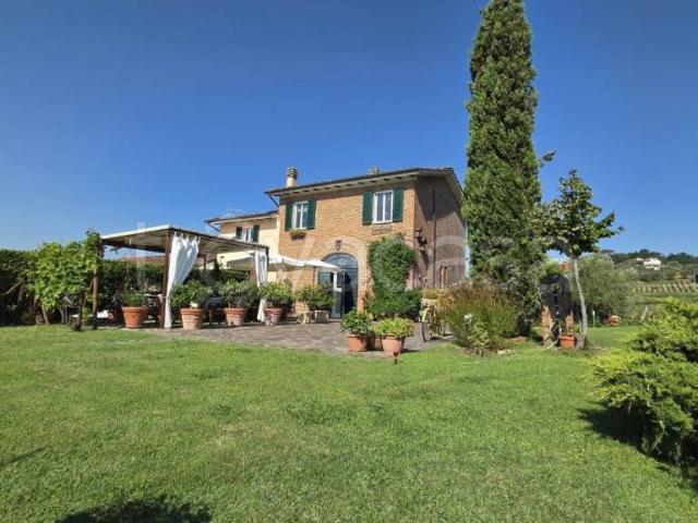 Rustico in vendita a Lucca via per Carignano, 55100, Sant'Alessio Carignano