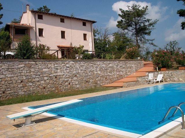 Rustico in vendita a Lucca via Vecchia di Nozzano, Nozzano Arliano