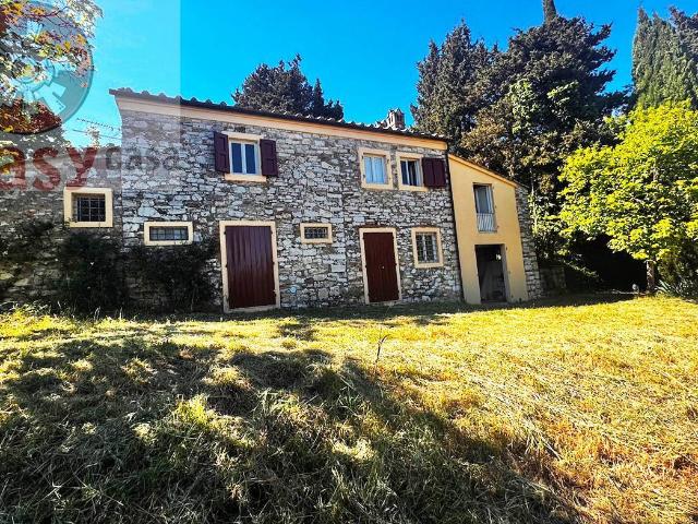 Rustico in vendita a Lucca, Aquilea