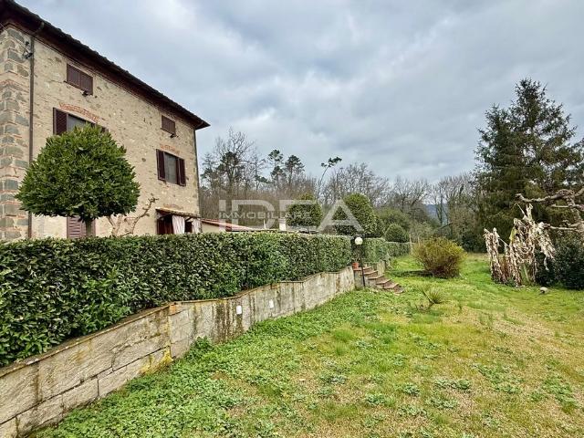 RUSTICO in VENDITA a LUCCA MONTE SAN QUIRICO di 5 vani