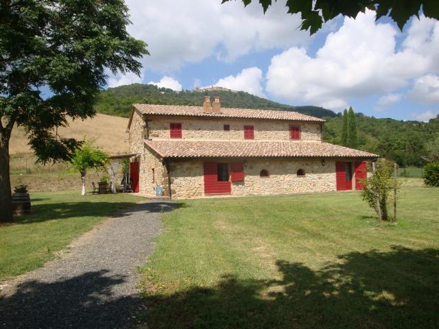 RUSTICO in VENDITA a MONTECATINI VAL DI CECINA di 9 vani