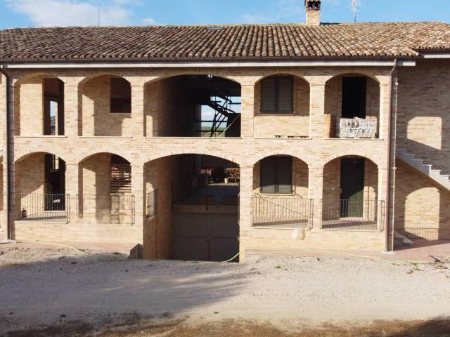 Rustico in vendita a Montecosaro