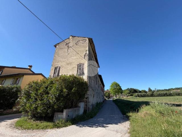 Rustico in vendita a Monzambano strada Tarsi, 15