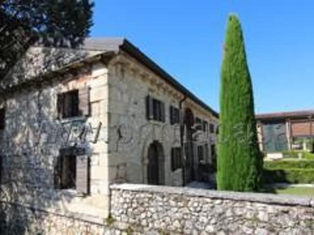Rustico in vendita a Negrar