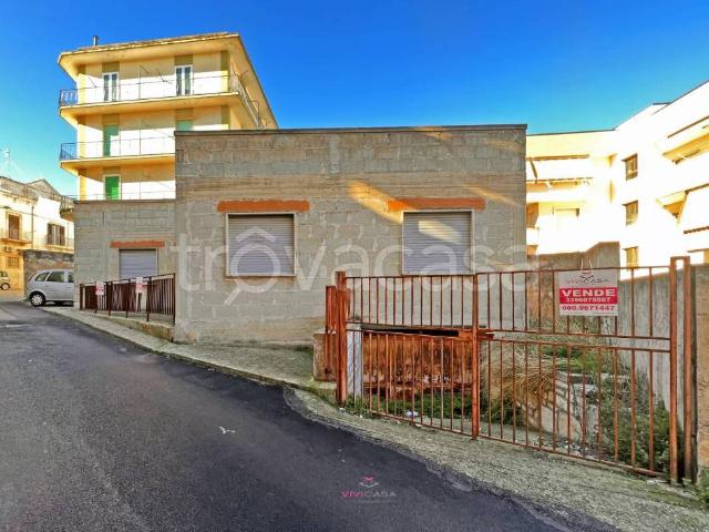 Rustico in vendita a Noci via Benedetto Croce