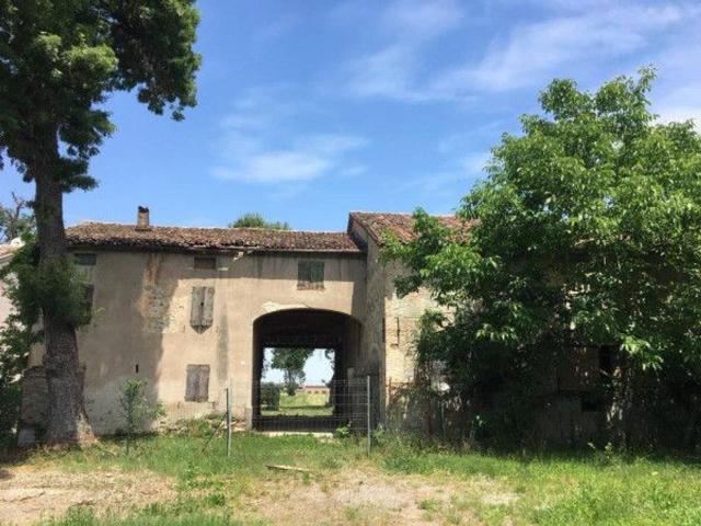 Rustico in vendita a Parma