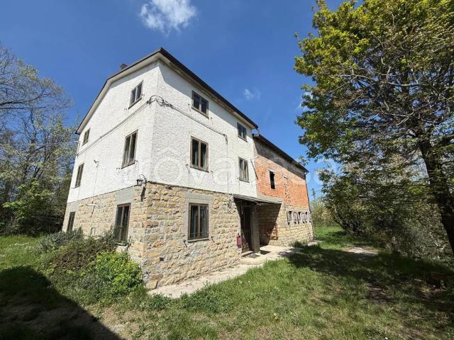 Rustico in vendita a Pavullo nel Frignano via Casa Filippucci