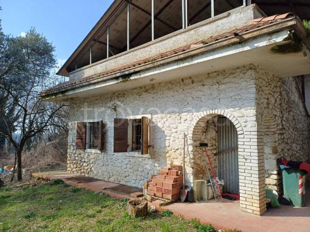 Rustico in vendita a Peschiera del Garda via Mantova