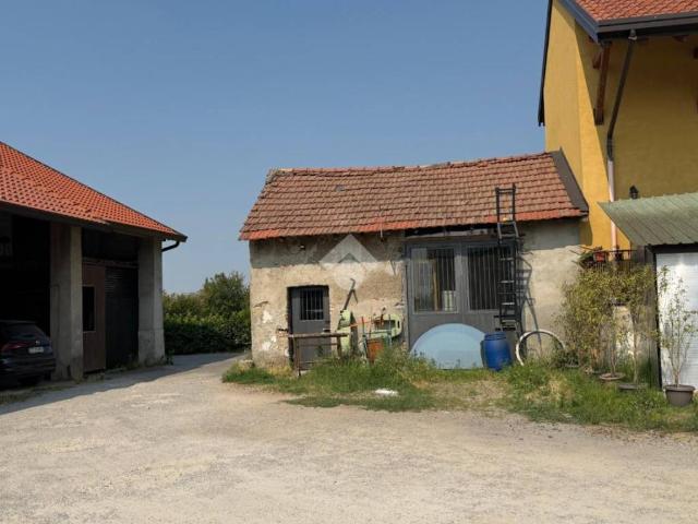 Rustico in vendita a Pessano con Bornago